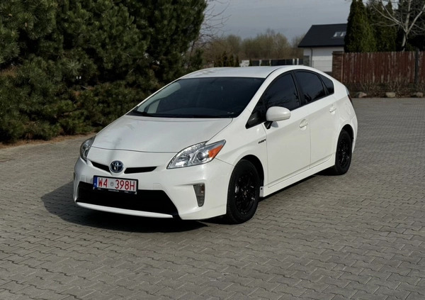 Toyota Prius cena 49999 przebieg: 147000, rok produkcji 2015 z Raszków małe 529